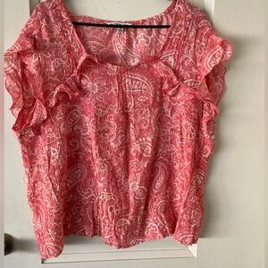 Light gauze sleeveless top